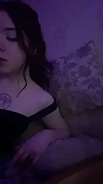 Snapshot of Tinashiny chatting on 11-28-25, 05:48 Tinashiny online show from 11-28-25, 05:48