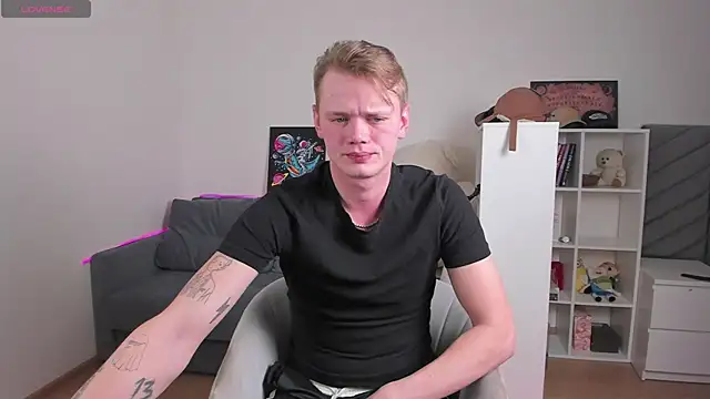 Snapshot of billbateman chatting on 12-19-25, 04:47 billbateman online show from 12-19-25, 04:47