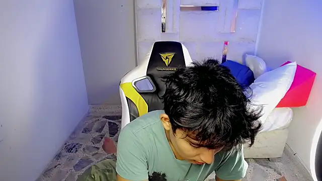 Green XoX online show from 01-13-26, 01:27