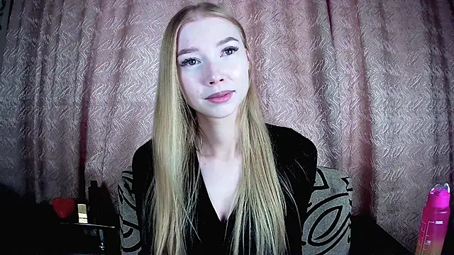 Snapshot of Rysella chatting on 12-14-25, 10:09 Rysella online show from 12-14-25, 10:09