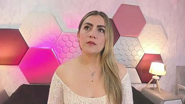 Snapshot of AriaRous chatting on 06-30-26, 02:29 AriaRous online show from 06-30-26, 02:29