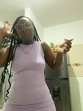 Snapshot of ZahhyGrey chatting on 04-19-26, 11:18 ZahhyGrey online show from 04-19-26, 11:18