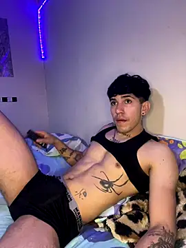 wil hot online show from 12-18-25, 03:34