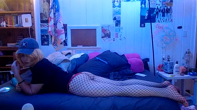 Snapshot of HamtaroFan chatting on 11-29-25, 07:55 HamtaroFan online show from 11-29-25, 07:55