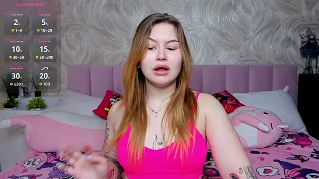 Snapshot of MilanaXHoney chatting on 12-14-25, 01:00 MilanaXHoney online show from 12-14-25, 01:00