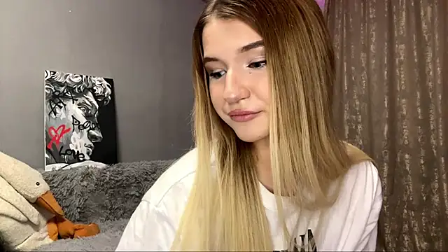 VikkiWittel online show from 12-04-25, 04:59