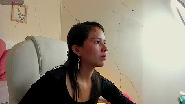 Snapshot of Cherrybombs_ chatting on 02-04-26, 01:17 Cherrybombs online show from 02-04-26, 01:17