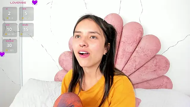 Snapshot of Cherrybombs_ chatting on 02-05-26, 02:11 Cherrybombs online show from 02-05-26, 02:11