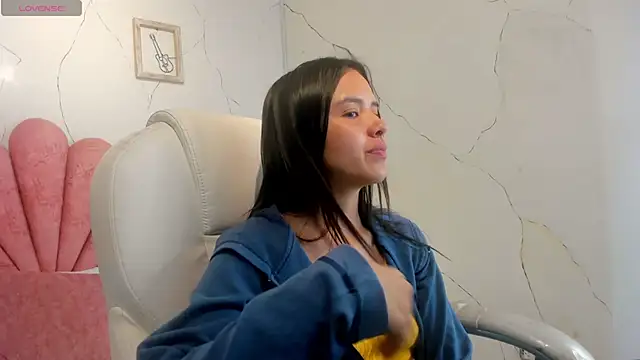 Snapshot of Cherrybombs_ chatting on 02-17-26, 12:45 Cherrybombs online show from 02-17-26, 12:45