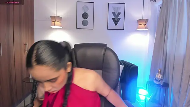 Snapshot of alana_martiins chatting on 12-21-25, 11:17 alana martiins online show from 12-21-25, 11:17