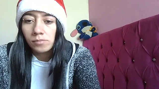 Snapshot of TaylorLove- chatting on 12-18-25, 02:23 TaylorLove- online show from 12-18-25, 02:23