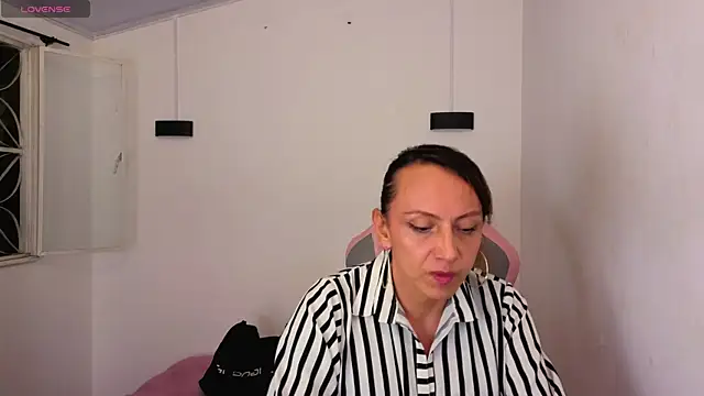 Ivonne ferrer   online show from 12-02-25, 03:12