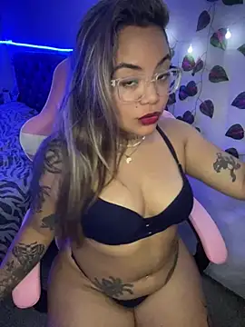 Snapshot of Lindalatina2001 chatting on 03-02-26, 02:14 Lindalatina2001 online show from 03-02-26, 02:14