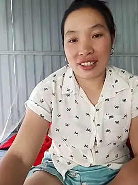 Snapshot of Evelyn-n chatting on 05-05-26, 05:15 Evelyn-n online show from 05-05-26, 05:15