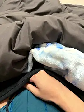 Snapshot of huto_0513 chatting on 12-04-25, 07:06 huto 0513 online show from 12-04-25, 07:06