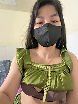 Snapshot of MintShow18 chatting on 06-30-26, 11:28 MintShow18 online show from 06-30-26, 11:28