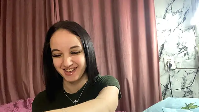 Snapshot of StacyHoyles chatting on 12-16-25, 10:42 StacyHoyles online show from 12-16-25, 10:42