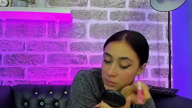 Ariana collinss online show from 05-22-26, 01:17