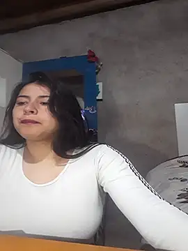 Snapshot of Estefanny_Lolyy chatting on 06-15-26, 02:25 Estefanny Lolyy online show from 06-15-26, 02:25