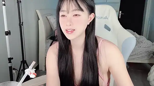 Snapshot of CCmakelong chatting on 06-10-26, 05:18 CCmakelong online show from 06-10-26, 05:18