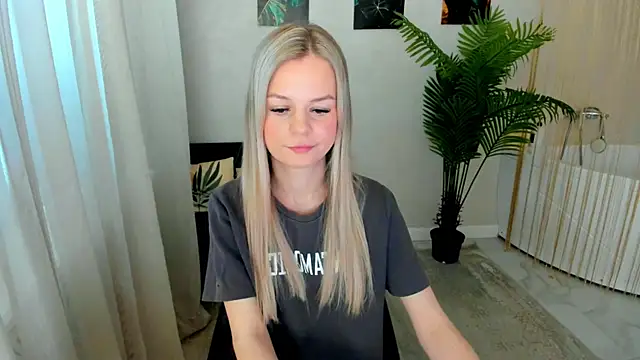 Snapshot of MidnighteAura chatting on 05-06-26, 12:32 MidnighteAura online show from 05-06-26, 12:32