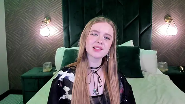 Snapshot of Victori_Fox chatting on 12-05-25, 04:10 Victori Fox online show from 12-05-25, 04:10