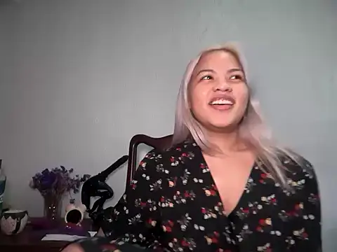 Snapshot of Tina_Slick chatting on 05-29-26, 12:36 Tina Slick online show from 05-29-26, 12:36