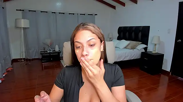 Zara Wolf  online show from 12-20-25, 12:12