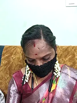 Snapshot of Tamil_Pallavi chatting on 04-27-26, 04:27 Tamil Pallavi online show from 04-27-26, 04:27