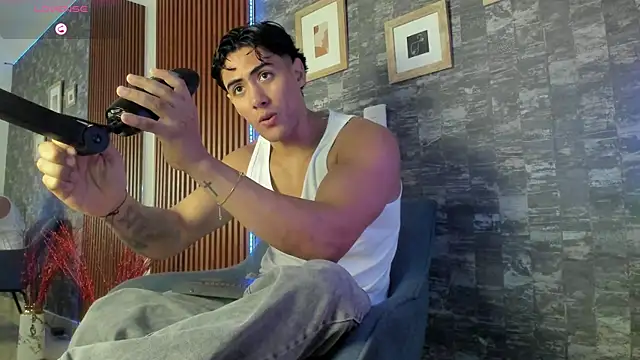 Snapshot of Tayler_Cross chatting on 01-14-26, 05:29 Tayler Cross online show from 01-14-26, 05:29