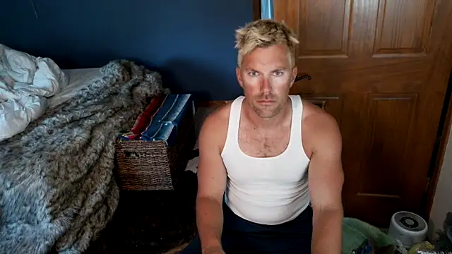 Snapshot of SpunRedneck chatting on 05-25-26, 01:00 SpunRedneck online show from 05-25-26, 01:00