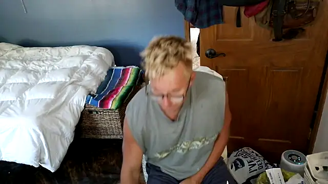 Snapshot of SpunRedneck chatting on 07-07-26, 11:42 SpunRedneck online show from 07-07-26, 11:42