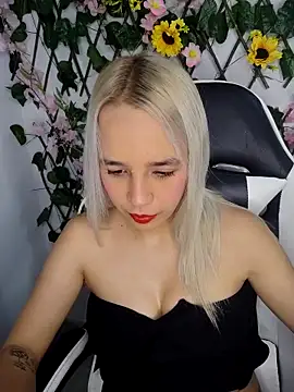 Snapshot of KasumiSophia chatting on 04-28-26, 12:21 KasumiSophia online show from 04-28-26, 12:21