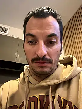 Snapshot of andresbale chatting on 12-02-25, 01:11 andresbale online show from 12-02-25, 01:11