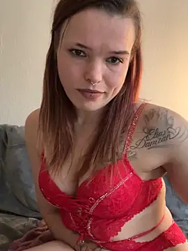 Snapshot of LoreenKinky chatting on 12-03-25, 09:40 LoreenKinky online show from 12-03-25, 09:40