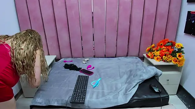 Snapshot of danya_milf chatting on 12-17-25, 06:36 danya milf online show from 12-17-25, 06:36