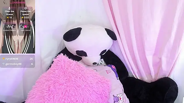 Snapshot of sofia_shadow_ chatting on 12-15-25, 05:44 sofia shadow online show from 12-15-25, 05:44