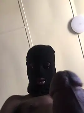 Snapshot of Pound5King chatting on 04-10-26, 09:36 Pound5King online show from 04-10-26, 09:36