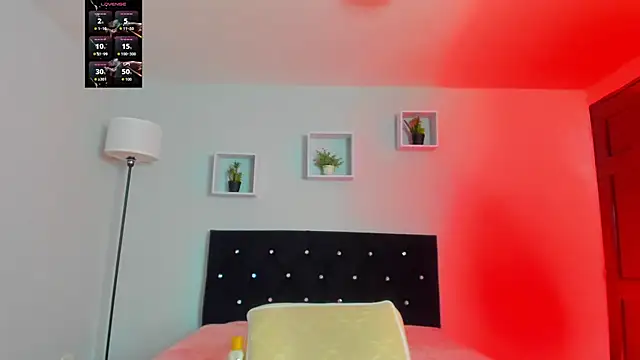 Snapshot of Victoria_Rose_ chatting on 04-25-26, 01:25 Victoria Rose online show from 04-25-26, 01:25