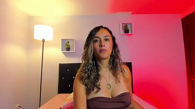 Snapshot of Victoria_Rose_ chatting on 05-11-26, 04:04 Victoria Rose online show from 05-11-26, 04:04
