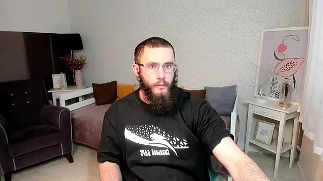 Snapshot of Ant_Power chatting on 12-23-25, 10:24 Ant Power online show from 12-23-25, 10:24