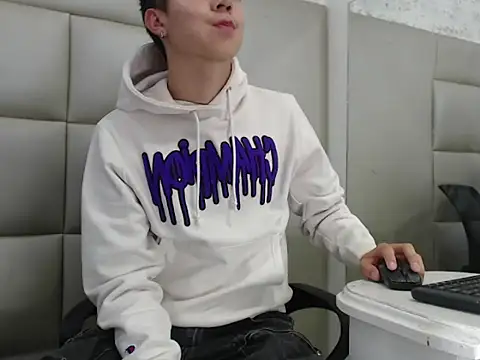 JuanGomm online show from 12-20-25, 04:08