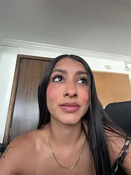 Snapshot of lya__brown chatting on 07-08-26, 01:37 lya brown online show from 07-08-26, 01:37