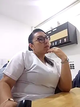 Snapshot of Valeria_montana_ chatting on 04-21-26, 12:00 Valeria montana online show from 04-21-26, 12:00