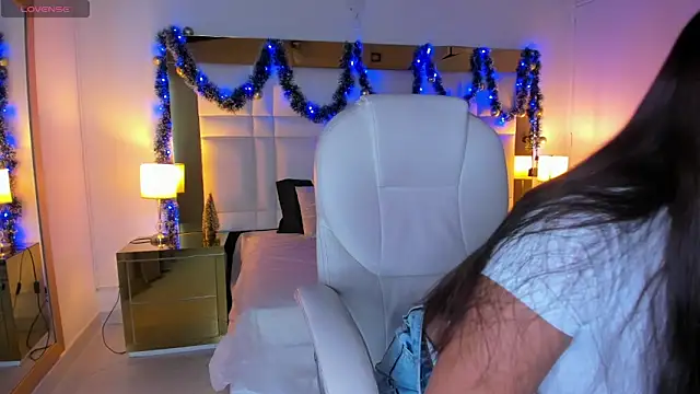 Zoei Moon online show from 12-16-25, 07:19