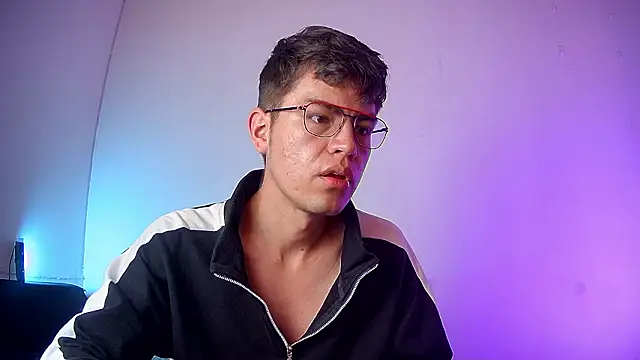 Snapshot of nicolatinboy chatting on 02-21-26, 09:05 nicolatinboy online show from 02-21-26, 09:05