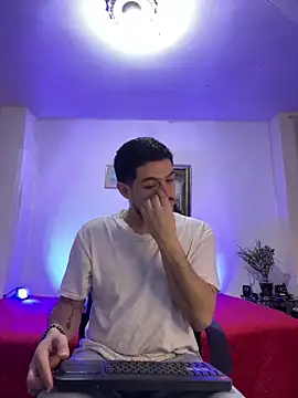 williamsmiiths16 online show from 03-12-26, 11:49