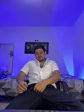 Snapshot of williamsmiiths16 chatting on 06-17-26, 11:23 williamsmiiths16 online show from 06-17-26, 11:23