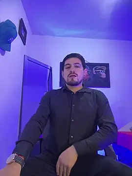 Snapshot of williamsmiiths16 chatting on 07-17-26, 11:39 williamsmiiths16 online show from 07-17-26, 11:39