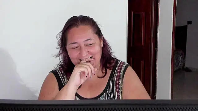 Snapshot of VioletBruces chatting on 12-22-25, 11:46 VioletBruces online show from 12-22-25, 11:46